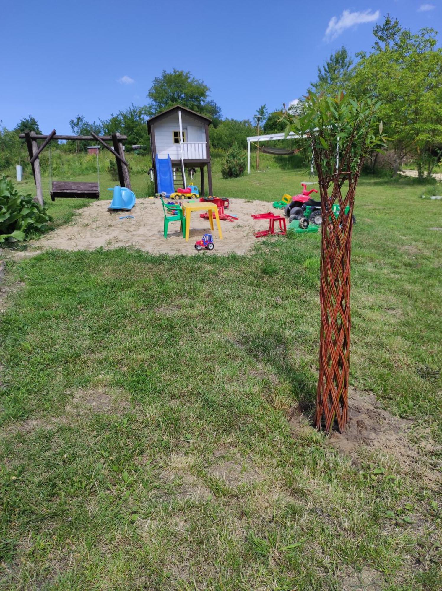Stadnina Koni Tarka Zwierzyniec Bagian luar foto