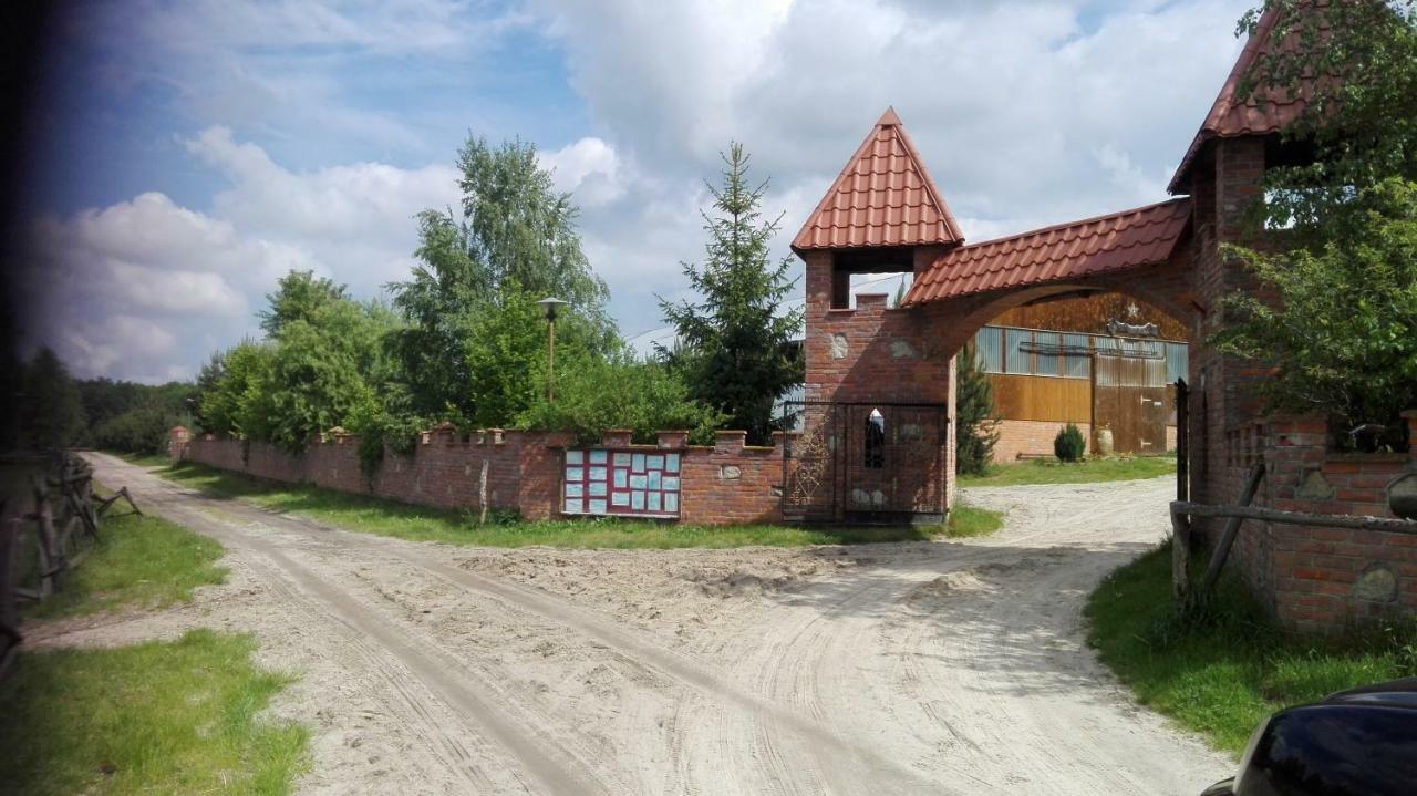 Stadnina Koni Tarka Zwierzyniec Bagian luar foto